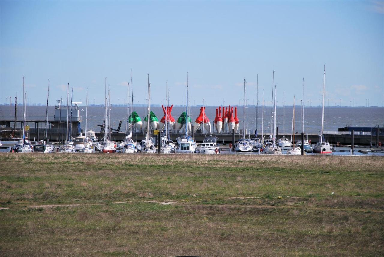 Lotsenkajüte Mit Seesicht * Cuxhaven